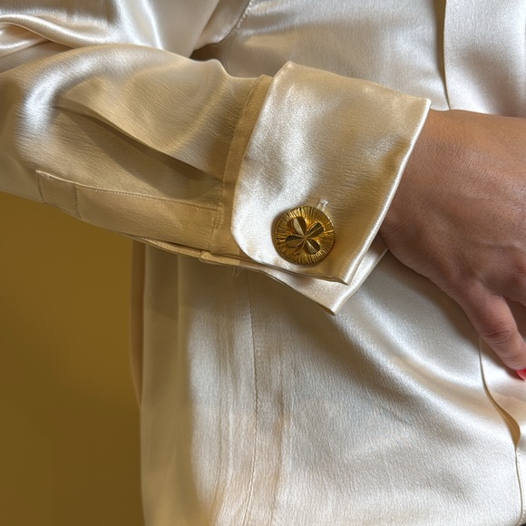 CHANEL BLOUSE WITH CLOVER BUTTONS M 38 EUR SILK SATIN BLOUSE SILK TOP - Picture 9 of 13